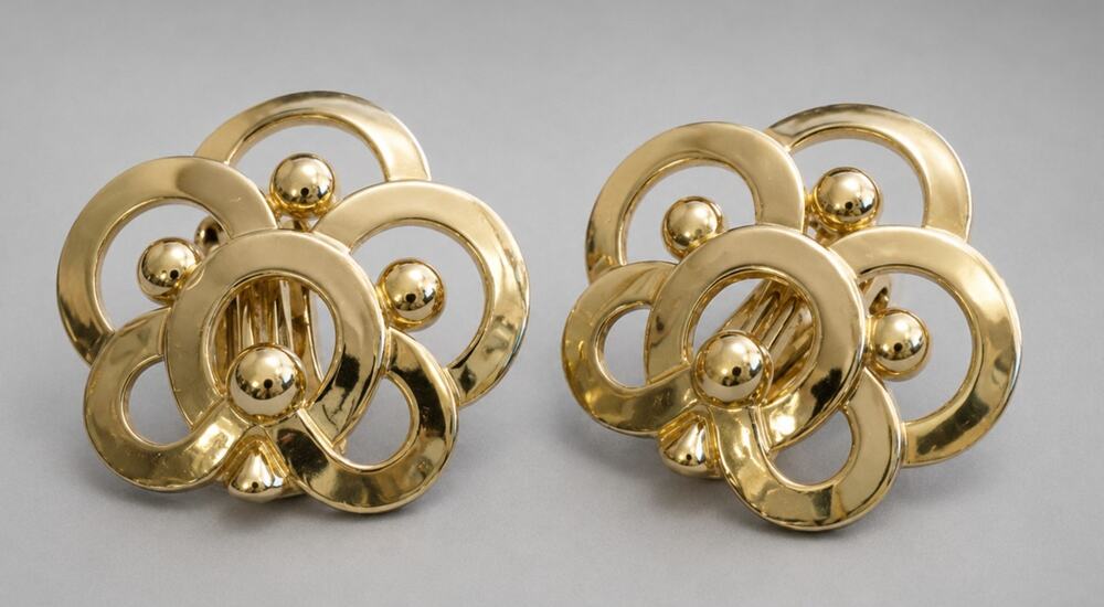 Vintage Gold-tone Stylized Flower Clip-on Earrings- Shiny Gold-tone gc-8